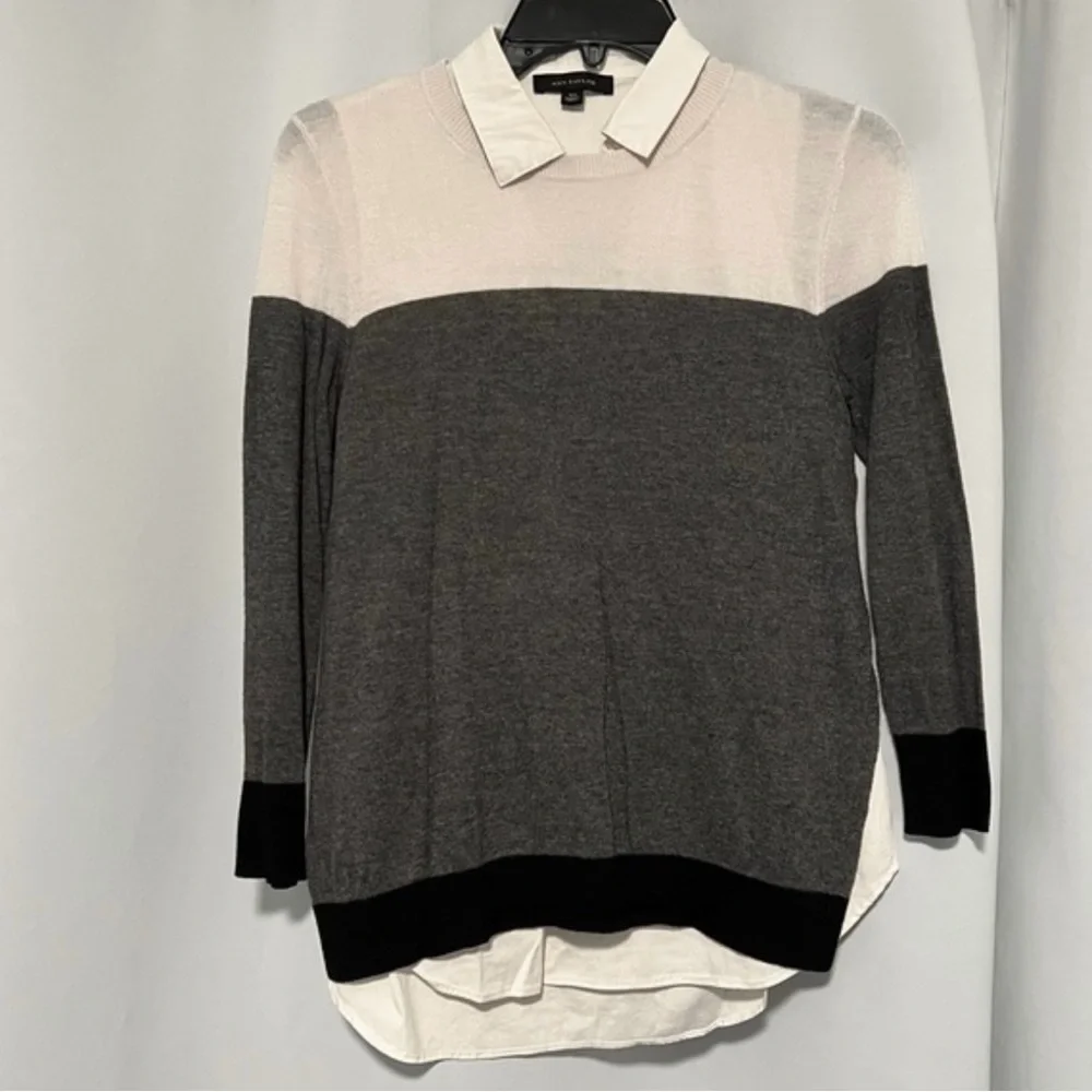 Ann‎ Taylor Gray and Black Colorblock top